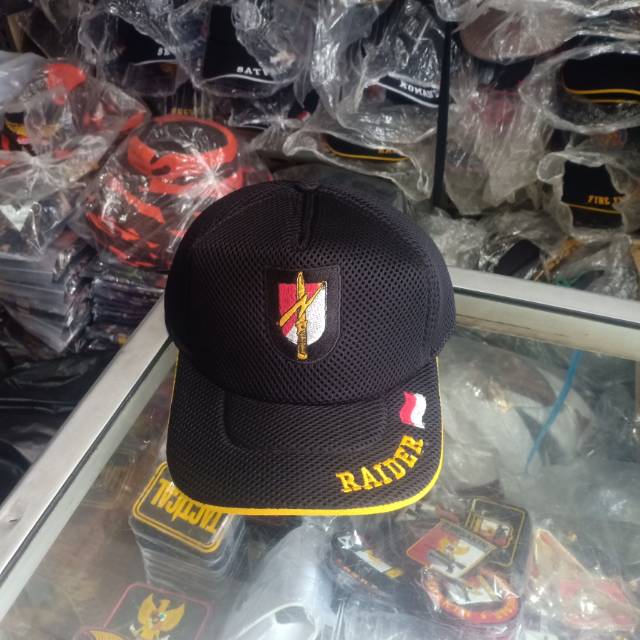 Topi jala hitam raider