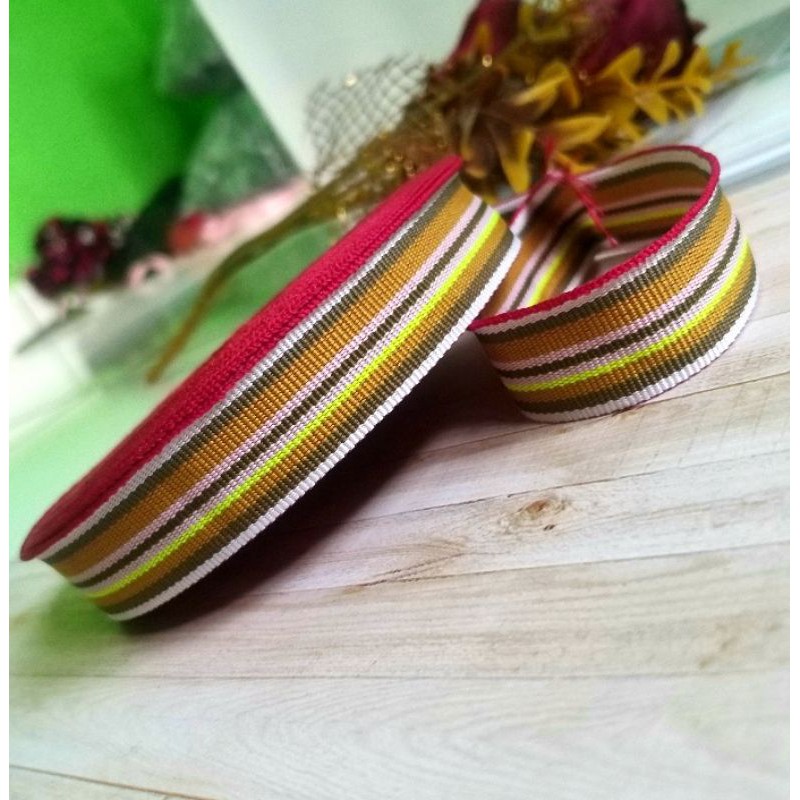 

per rol/gulung isi 15 meter,pita salur list pelangi/lidi lebar 2cm.