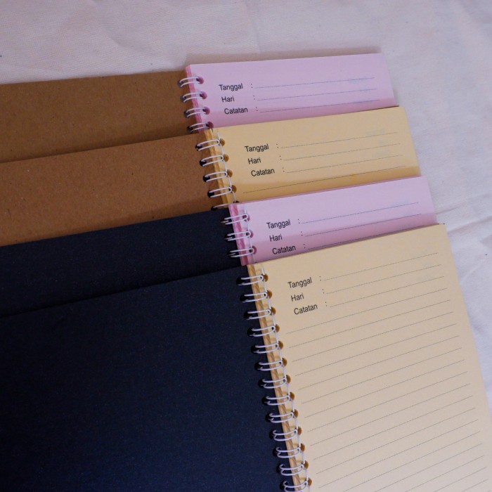 

[RESTOCK] BUKU CATATAN SIMPLE / NOTEBOOK / NOTEBOOK JURNAL / BUKU CATATAN. - Hitam, soft pink