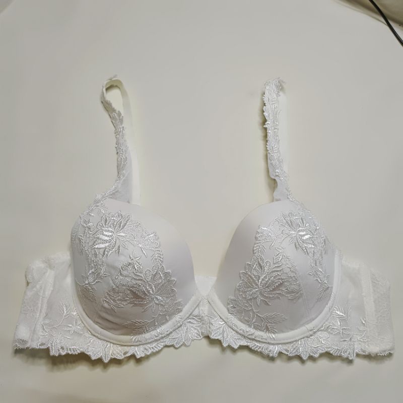 preloved bra branded Vera wang size 38 B