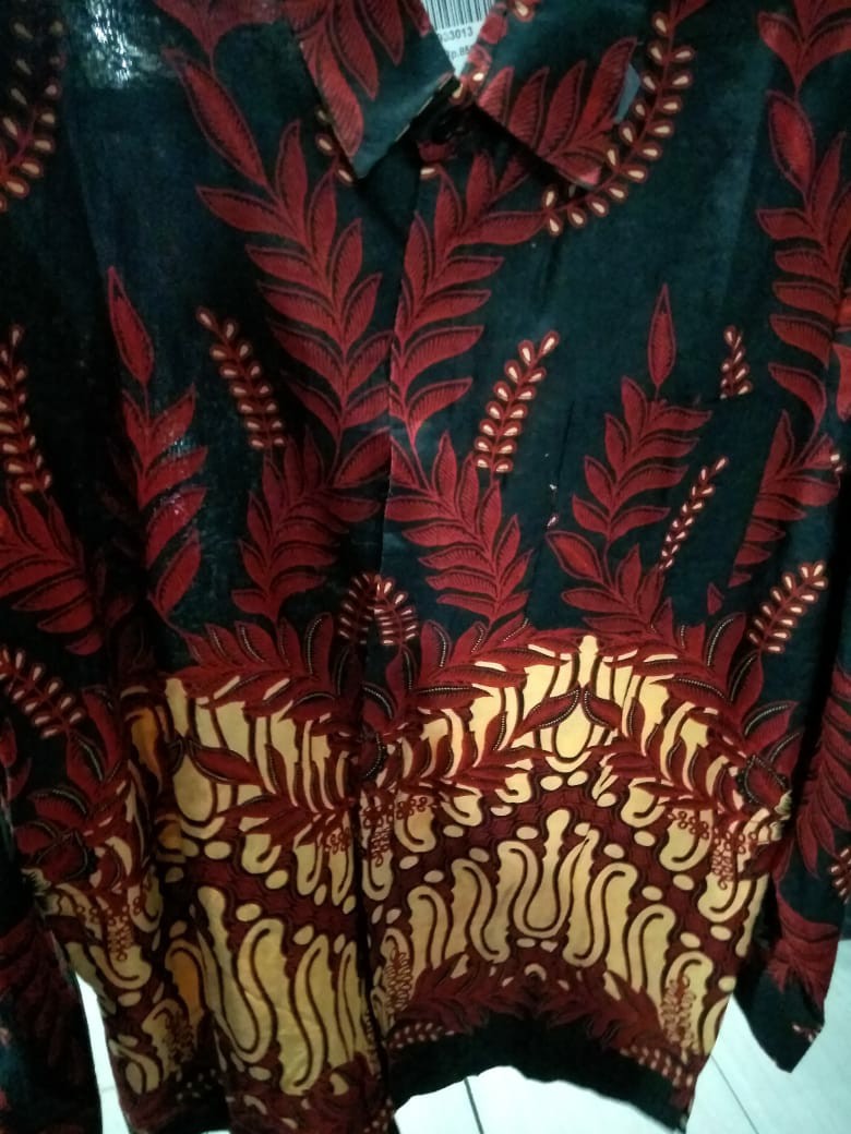 Batik Trusmi Kemeja Batik Pria Lengan Panjang Merah Hitam Seno