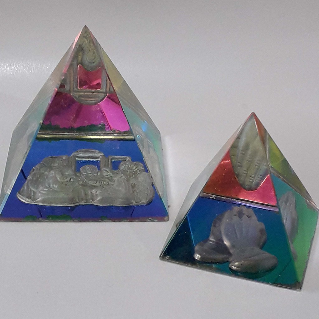Souvenir Kristal Piramid Kristiani Pigura Frame Bingkai Foto
