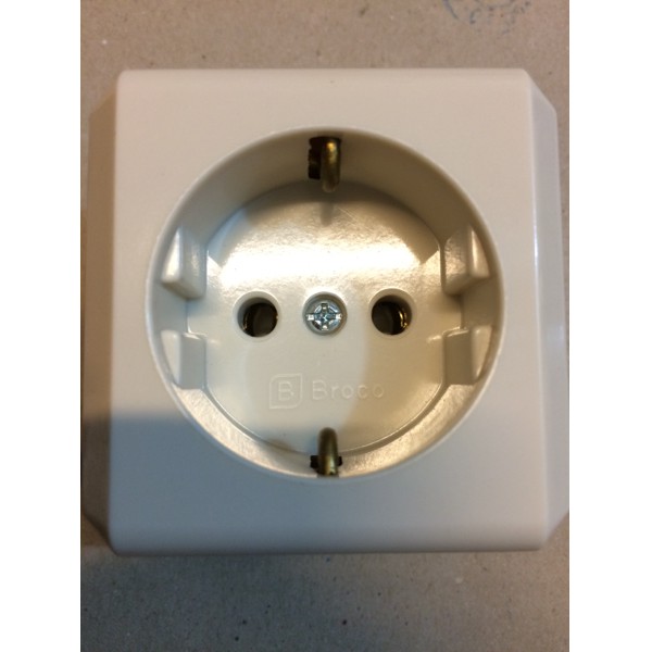 Saklar Broco - Saklar - Perlengkapan Listrik Stop Kontak Broco / Stop Kontak Outbow Broco / Socket