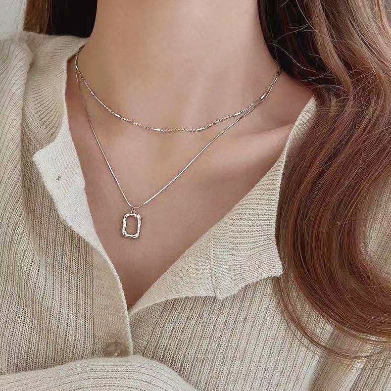 Kalung Choker Multilayer Dengan Liontin Salib / Kupu-Kupu / Beruang / Hati Gaya Vintage Untuk Wanita