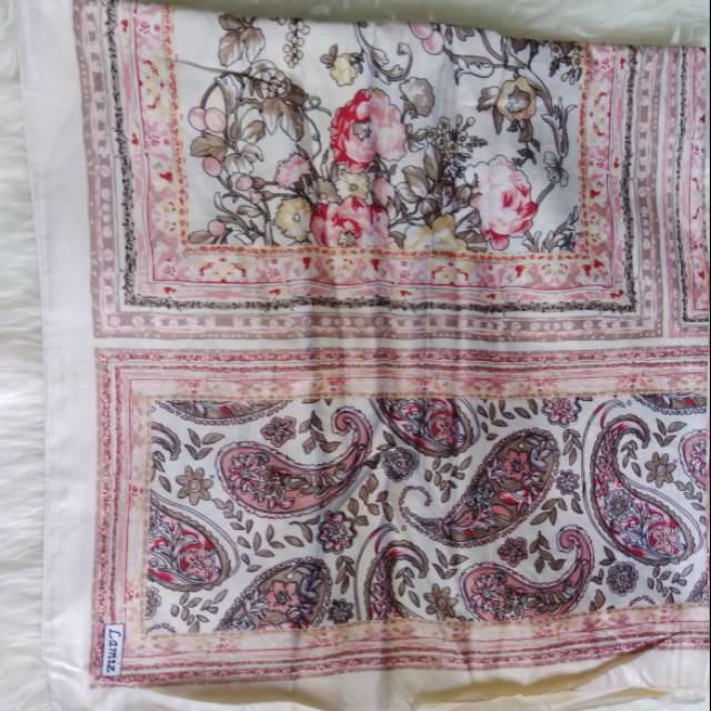 Hijab kerudung khimar segiempat satin lamiz