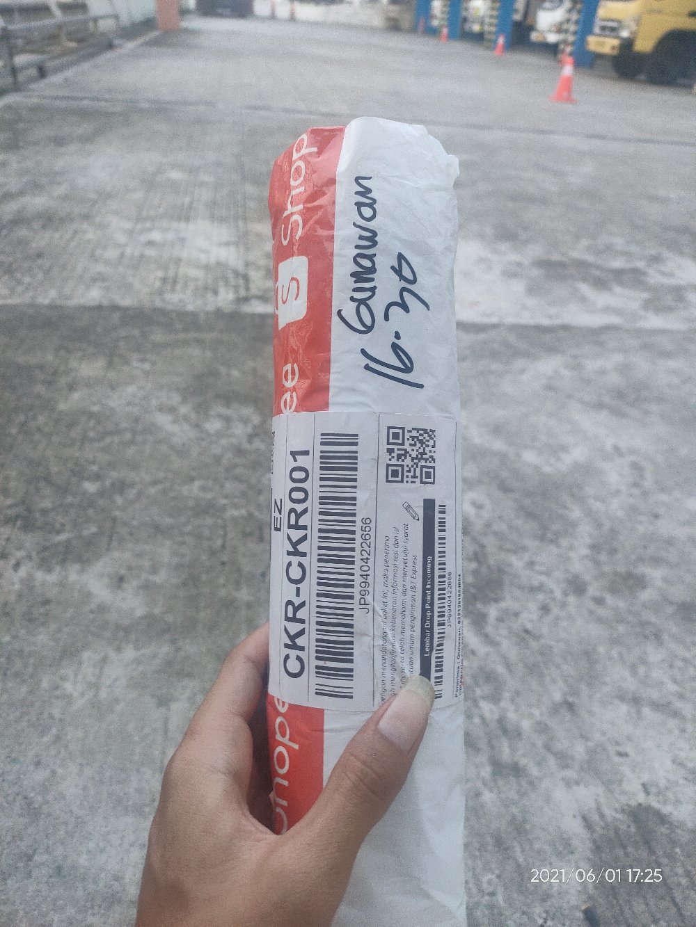 Isaishodo - Nandemonaiya / Urban Batik / T-shirt / 7 Varian / Kaos Jepang / Unisex