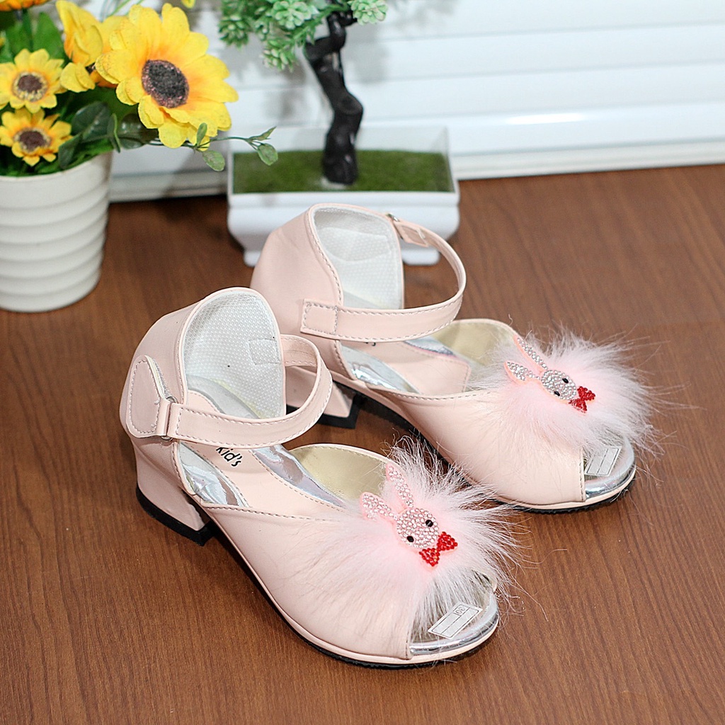 [NEW] Sepatu Sandal Anak Perempuan Hak Tahu Motif Bulu Boneka / Aska-01