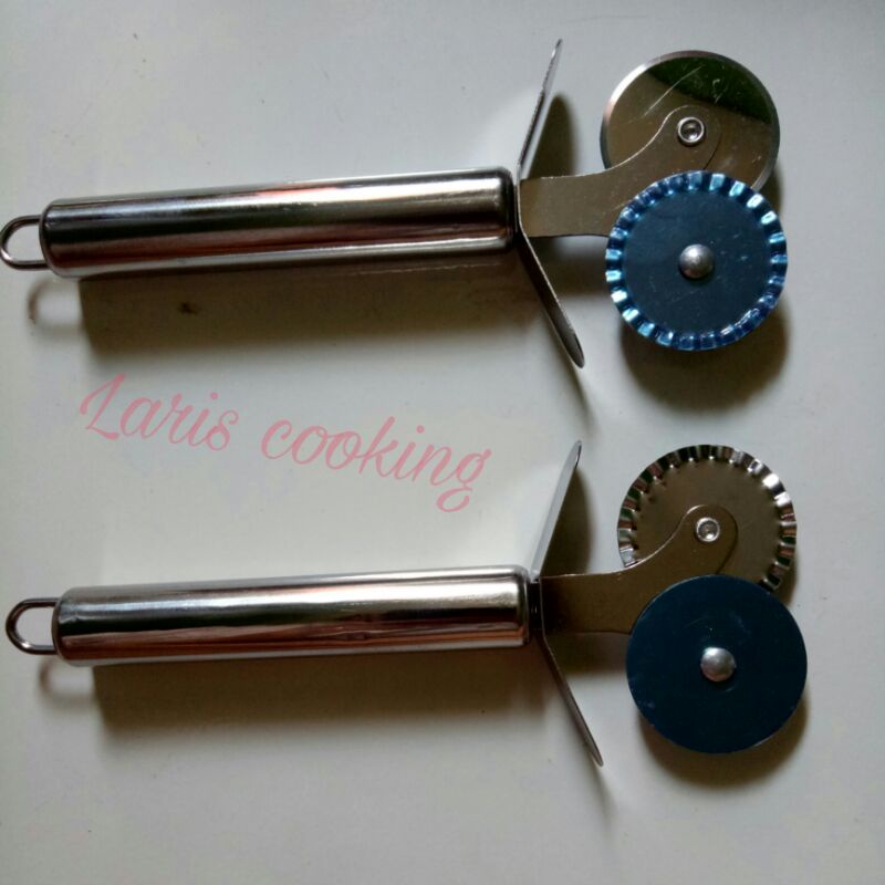

alat pemotong pizza atau pizza cutter