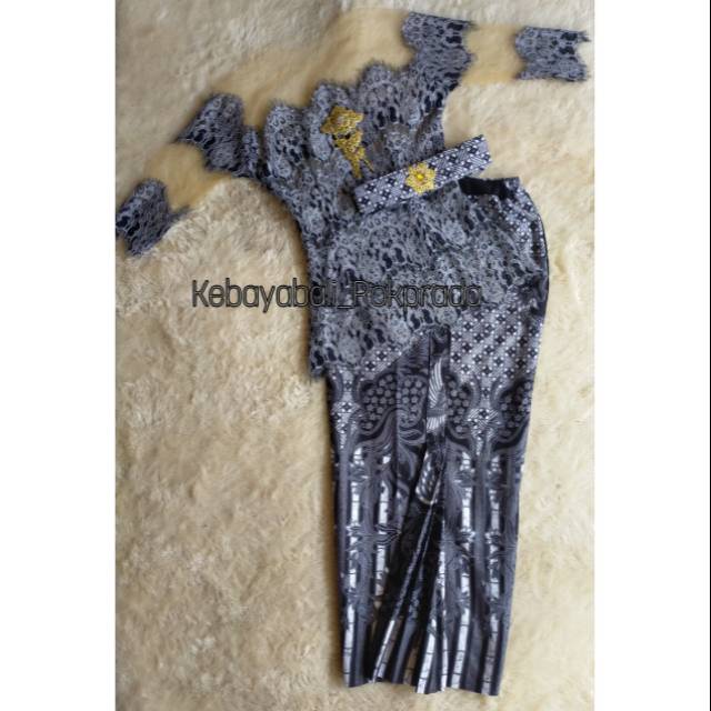 SET KEBAYA SABRINA DENGAN ROK WIRU KEBAYA BALI KEBAYA MODERN