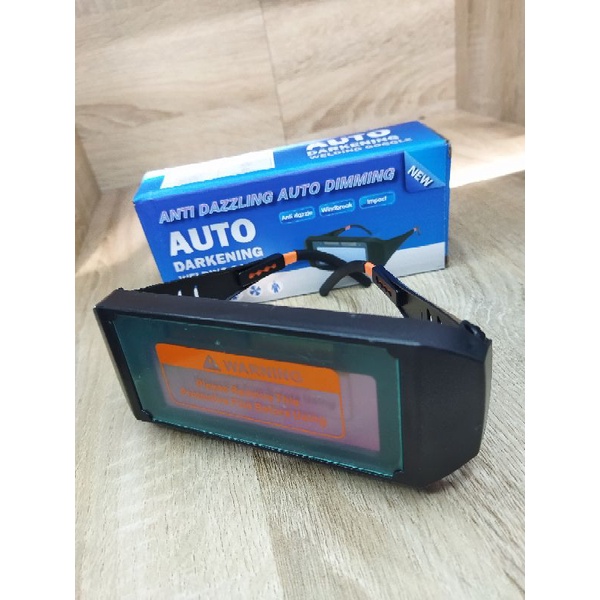Kacamata las otomatis gelap