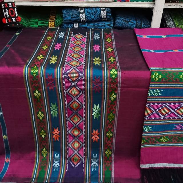 Tenun sadum semi sutra