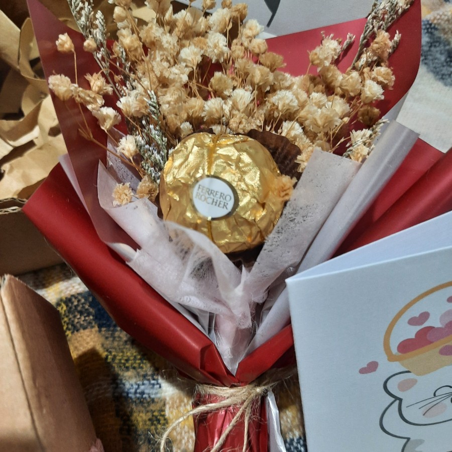 Mini Bouquet Buket Bunga Kering + Ferrero Coklat + Free Card