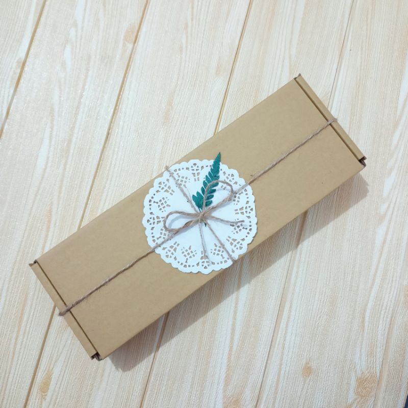 [READY STOCK] Osiart.id Hampers Valentine Gift Box Valentine Kado Sidang Wisuda Hadiah Valentine