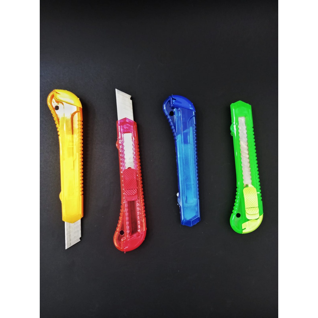 

CUTTER Kater murah isi 12 pc Golden Cutter / Kater / Pisau Kater 12 pc / 1 renceng isi 12 pc warna warni / Cuter / Kater Tajam