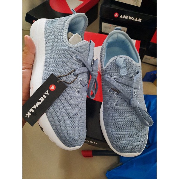 Sepatu airwalk dusty blue size 37 Jerome