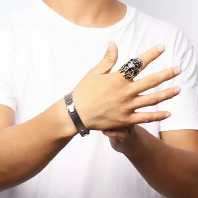 Cincin pria gaya tengkorak punk style head piece style