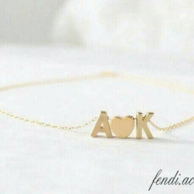 Kalung nama inisial lapis emas