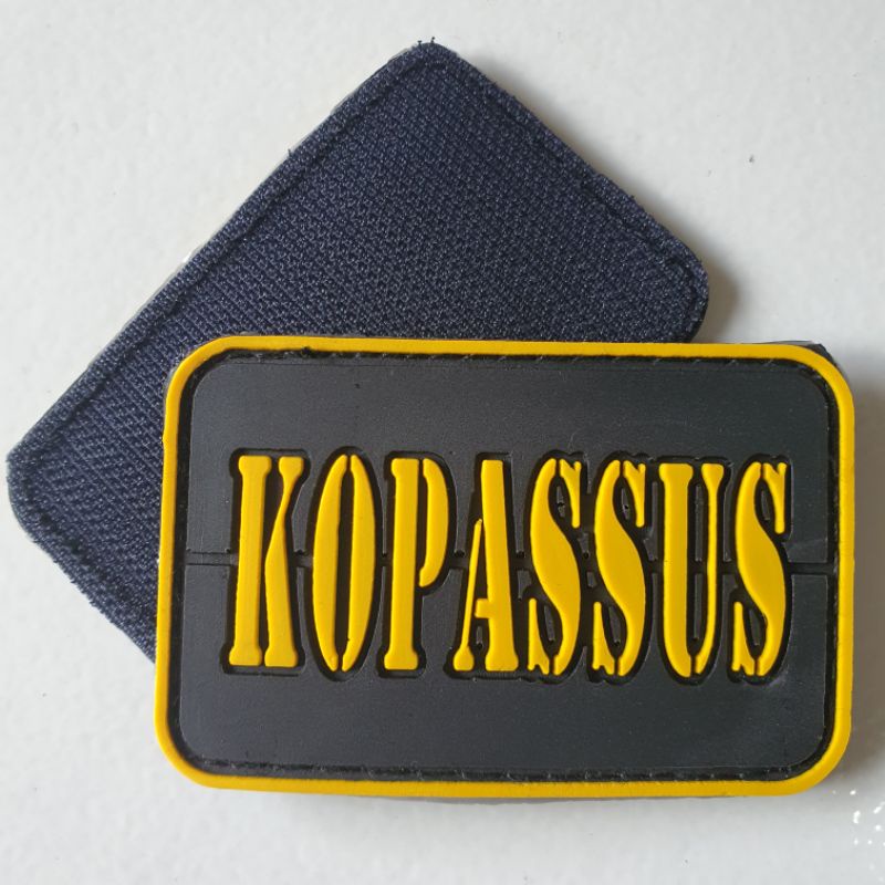 PATCH RUBBER LOGO TULISAN KOPASSUS KUNING/TEMPELAN EMBLEM KARET VELCRO TNI