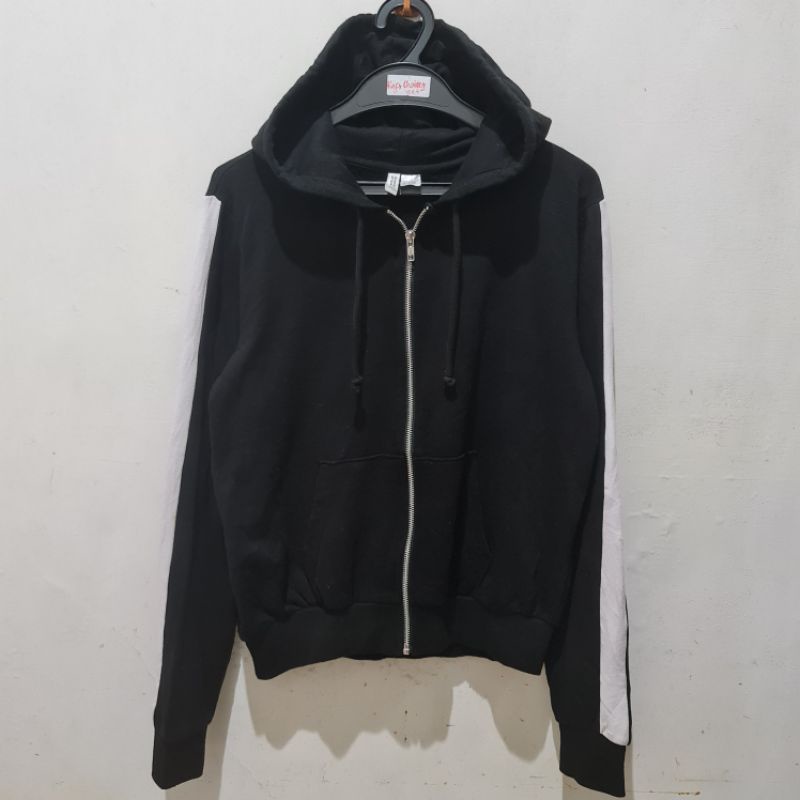 Preloved Premium ORI H&M Basic Divided Hitam strip Putih Zipper Hoodie