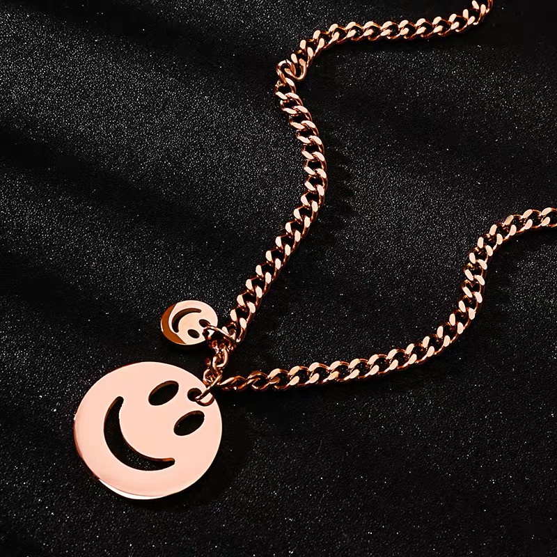 Kalung Rantai Panjang Liontin Smiley Face Bahan Titanium Steel Lapis Rose Gold 18K