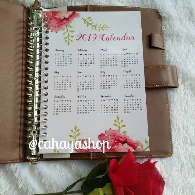 

KALENDER BINDER 20 RING A5 MURAH