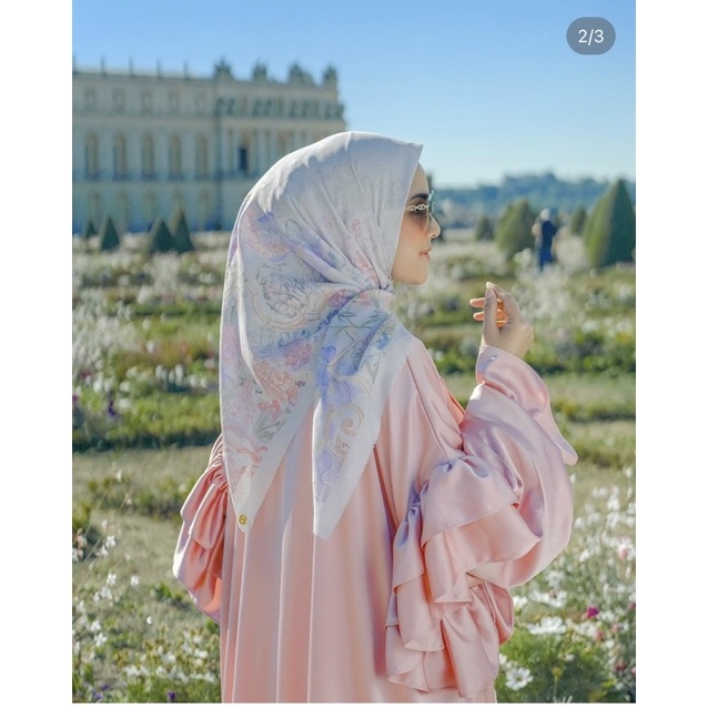 buttonscarves wonderland Pearl