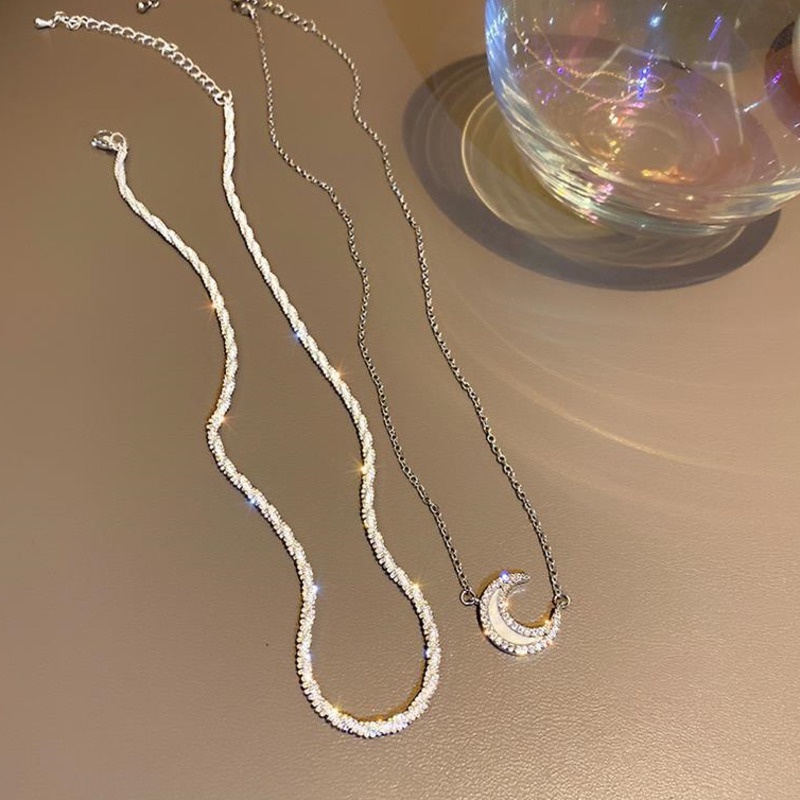 Kalung Rantai Klavikula Desain Bulan Warna Silver Gaya Korea Untuk Aksesoris