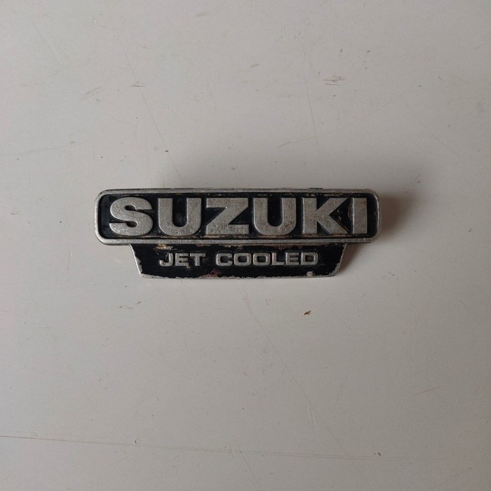 emblem logo body bodi belakang suzuki rc100 bravo original