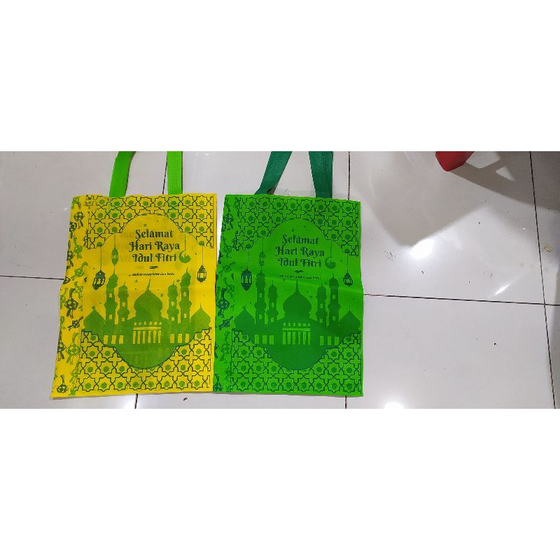 

(30*40)Tas spunbond lebaran/idul Fitri terlaris dan termurah isi 12pcs new model 30*40 new