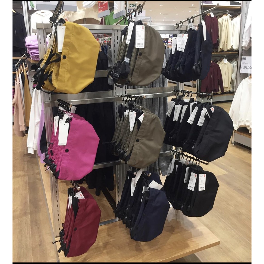 ORI UNIQLO ( tas bahu nylon )
