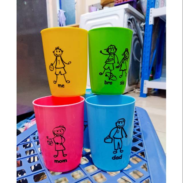 FAMILY SET CANGKIR DAPAT 4 CANGKIR PLASTIK