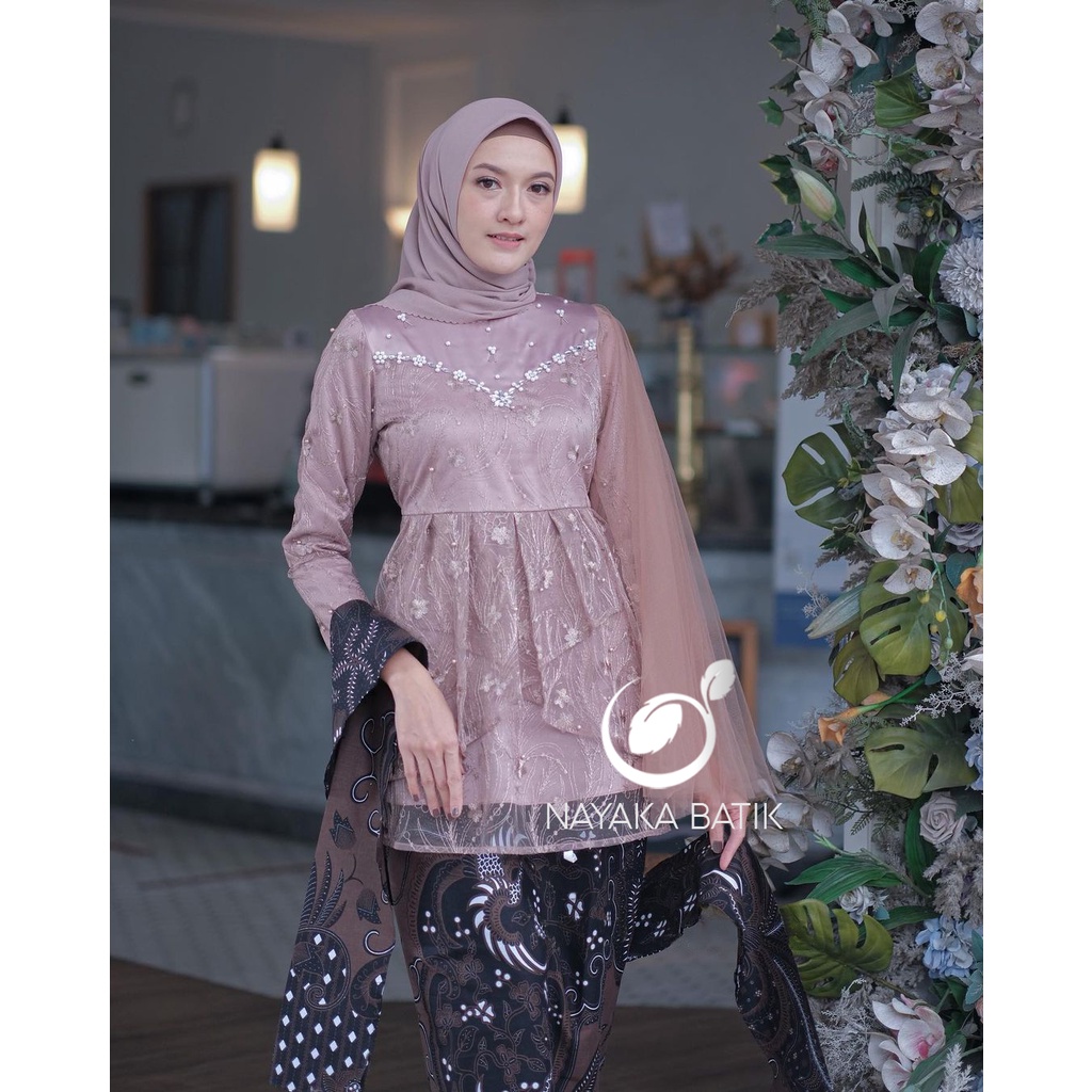 KEBAYA COUPLE ENVY - BATIK COUPLE KEBAYA MODERN - KEBAYA KONDANGAN - KEBAYA WISUDA TERBARU - COUPLE BATIK BROKAT TULLE MUTIARA  - SET KEBAYA COUPLE MECCA SERIES