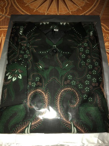 Gurdo Ijo Kemeja Batik Solo Lengan Panjang Full Furing