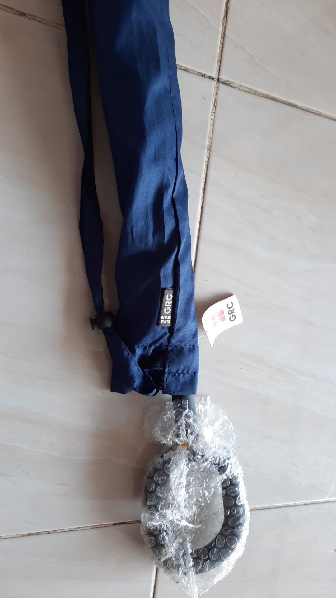 Payung Mobil / Payung Terbalik / Kazbrella / Warna Luar / Hitam Dalam