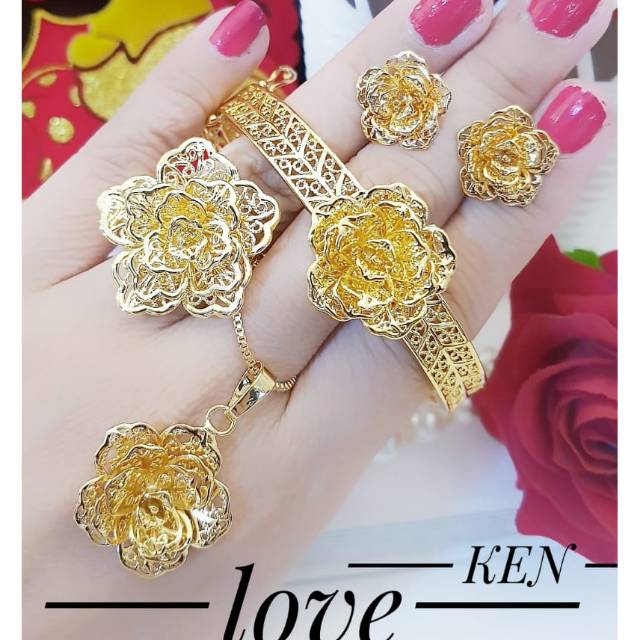 Xuping Set Perhiasan Lapis Emas Gelang Kalung Cincin Anting Bunga Mawar Rose Flower Titanium Gold