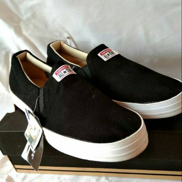 sepatu slip on converse