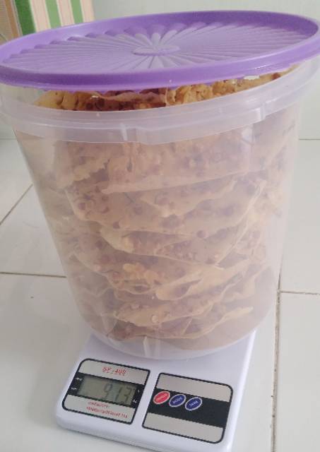 

Peyek/ rempeyek/ kasreng toples 10 liter Bandung