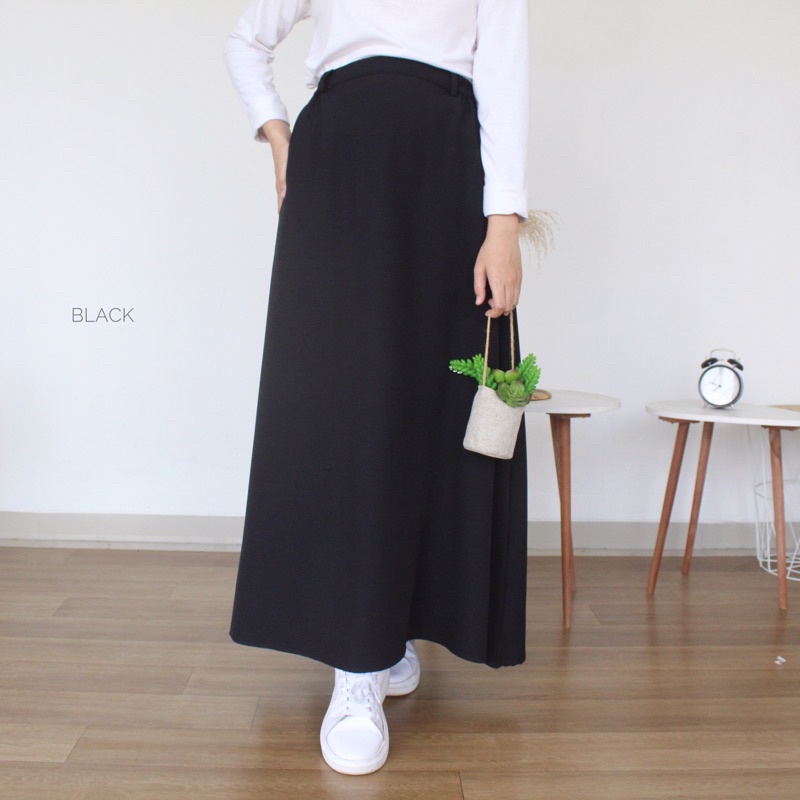 ROK PAYUNG BASIC SKIRT-ZARA-Black LADY ZARA