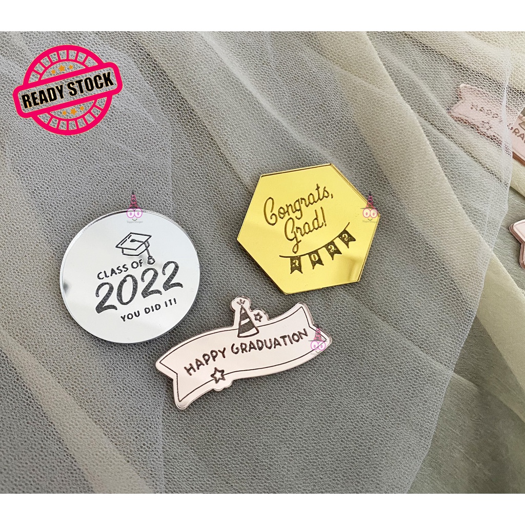 

AKRILIK Tag Happy Graduation | Mini Topper Graduation | Tag Hampers Graduation | Hampers Tag Akrilik | Hiasan Hampers Label | Tag Hampers Kelulusan | Wisuda | Kado Wisuda