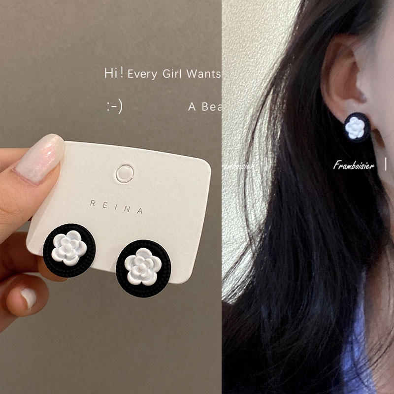 Anting Tusuk Sterling Silver 925 Model Bunga Hitam / Biskuit Untuk Wanita