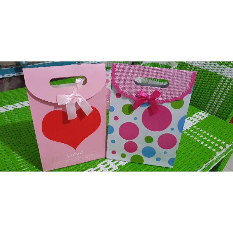 

Tas bingkisan/kado/kerta/paper bag