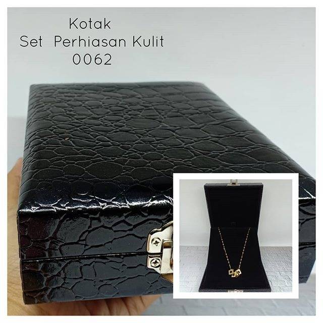 Kotak Kulit Set Perhiasan 17 x 13 cm