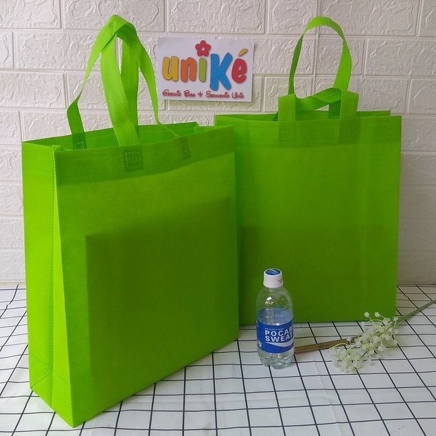 

Goodie Bag 35x40x12 Tas Spunbond HBPA / Spoundbond Bag 35x12x40 Box Press Goody Bag