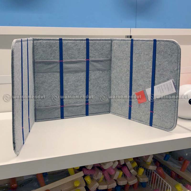 

Penyekat pembatas meja belajar anak dg kompartemen 121x39cm WMO IK9190