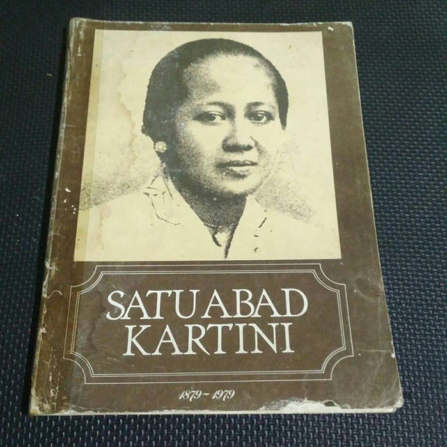 Buku satu abad kartini 1879-1979