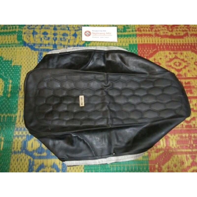 kalep sarung kulit jok sadel Yamaha RS100 RS 100 NOS
