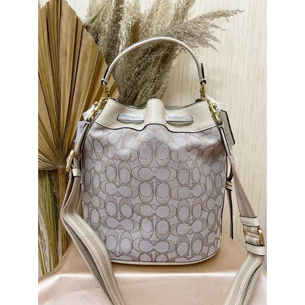 Coach Field bucket bag Sand Ivory. 100% original coach from USA