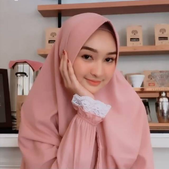 Gamis set Syari Yumna bahan Wolvis Exclusive. Umbrella klok standar, jilbab pet.Barang ORI Realpict