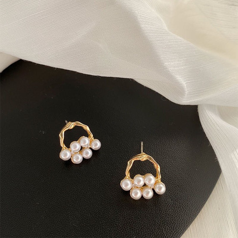 Anting Tusuk Mutiara simple Elegan Untuk Wanita