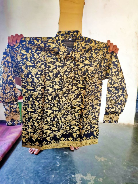 Kemeja Batik Kekinian Corak Cerah